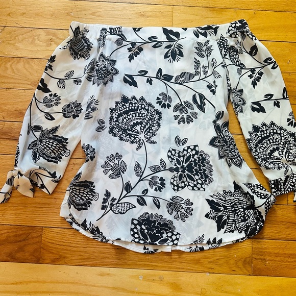 NEW Banana Republic Off the shoulder Blouse - Picture 2 of 6